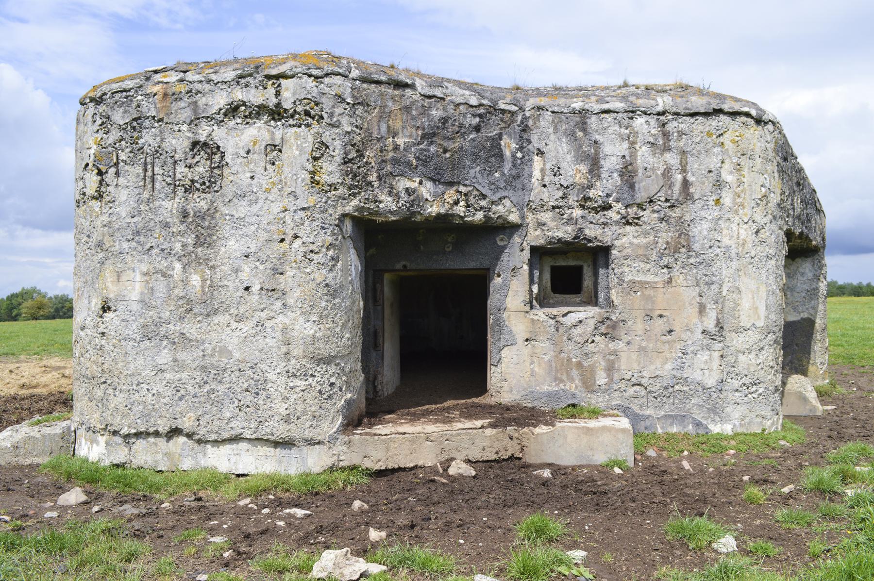 Ligne Maginot - B562 - CHEMIN DE FER EST - (Blockhaus pour canon) - L'arrière, l'entrée AC et créneau FM - ukmaginot