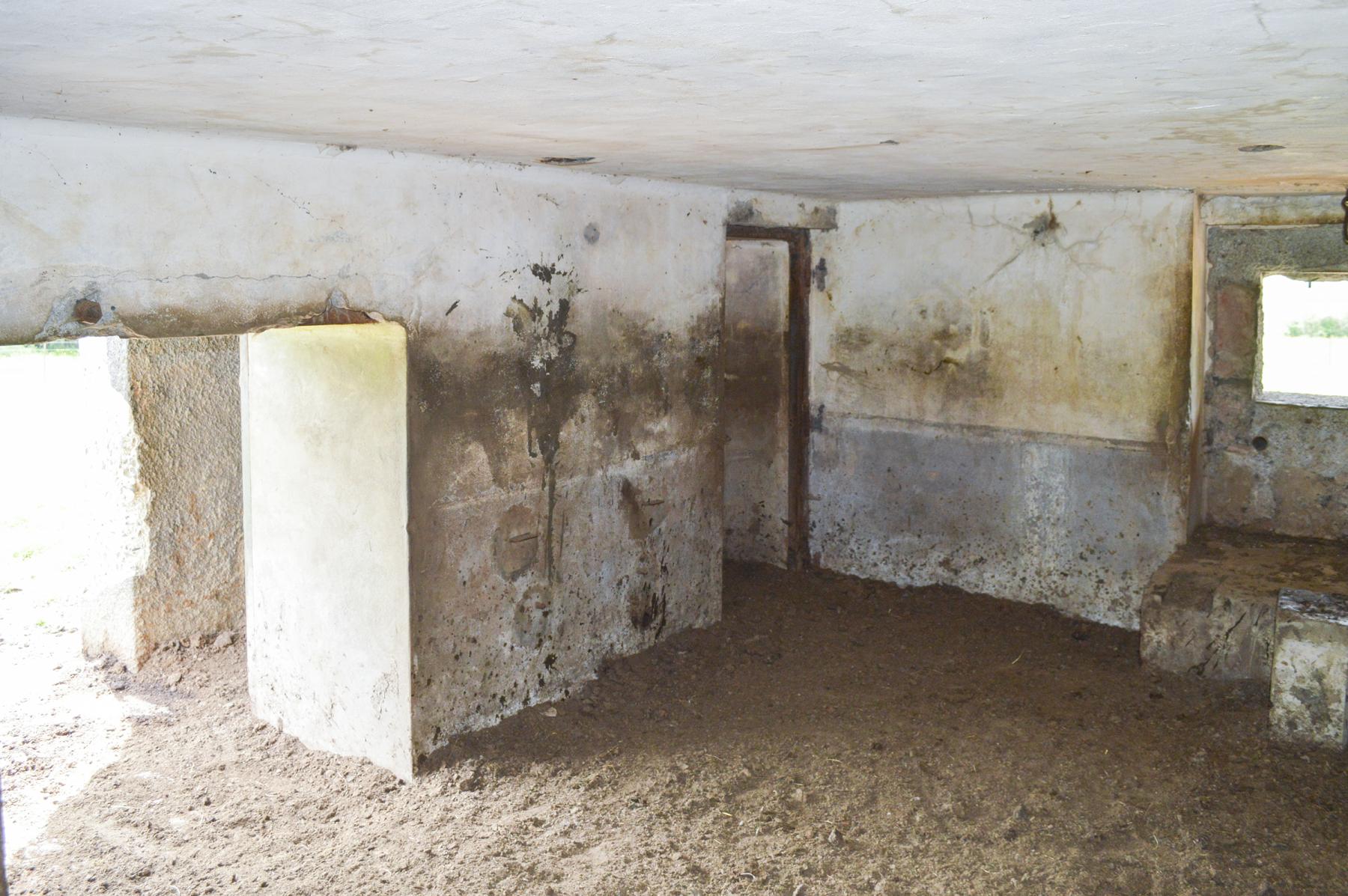 Ligne Maginot - B562 - CHEMIN DE FER EST - (Blockhaus pour canon) - Les entrées - ukmaginot