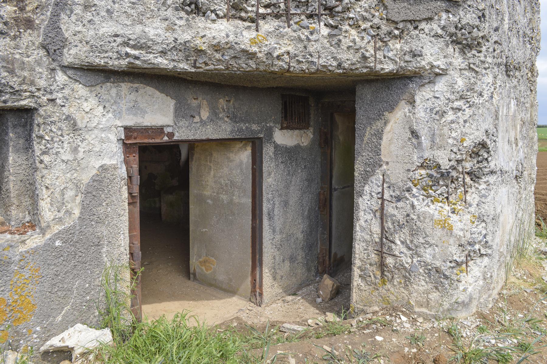 Ligne Maginot - B563 - PETIT CHENE - (Blockhaus pour canon) - Les entrées - ukmaginot