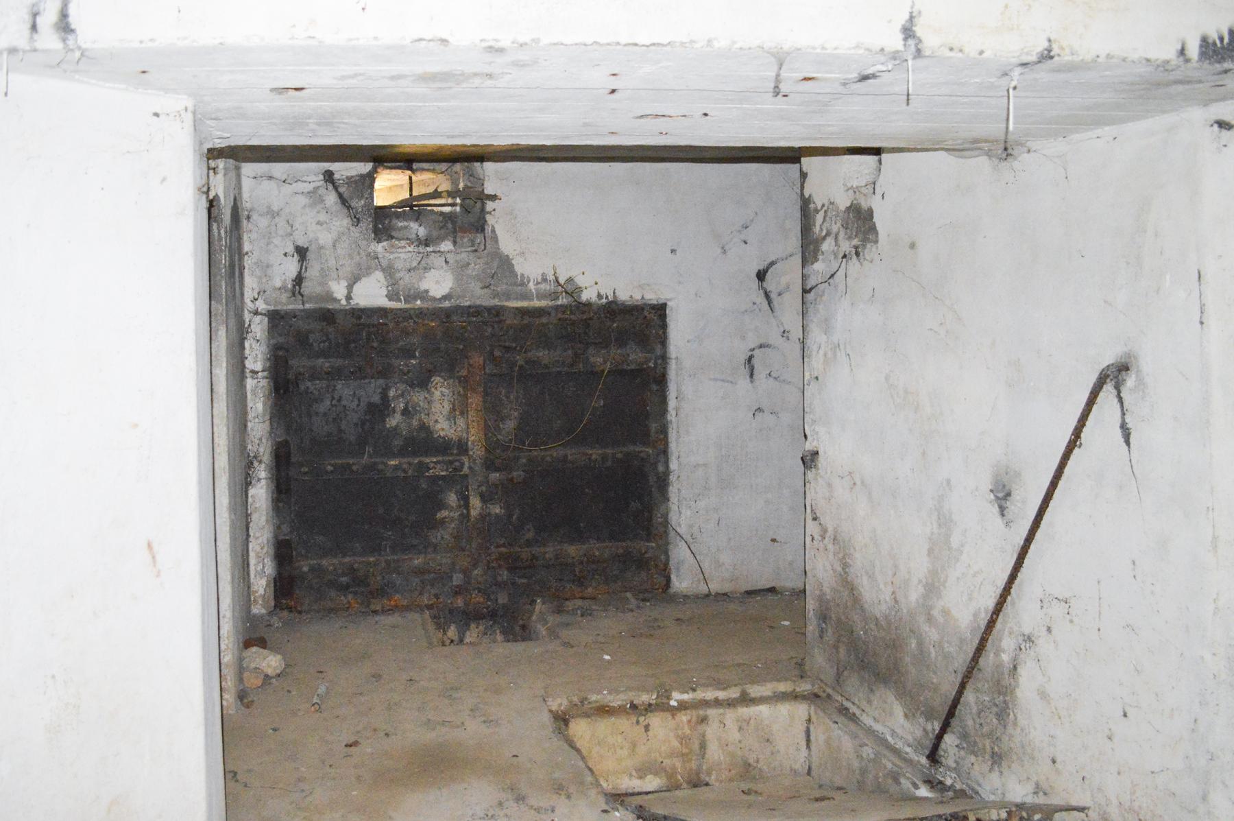 Ligne Maginot - A85 - PONT-ALLANT SUD - (Blockhaus lourd type STG / STG-FCR - Double) - L'entrée du matériel - ukmaginot