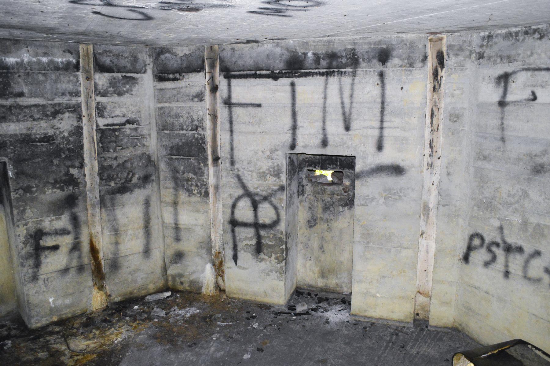 Ligne Maginot - BEF 301 - BOIS DE LA TASSONNIERE - (Blockhaus pour canon) - Les ouvertures pour FM - ukmaginot