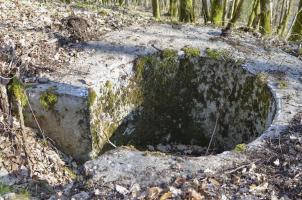 Ligne Maginot - TD15 - LA PROVIDENCE EST - (Cuve pour arme d'infanterie) - La cuve pour arme d'infanterie est située face passage à niveau, légèrement au nord ouest de l'ardoisière