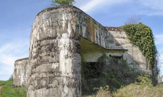 Ligne Maginot - CEZF-14 - POIX-TERRON OUEST - (Casemate d'infanterie - Double) - L'entrée AC et créneau FM