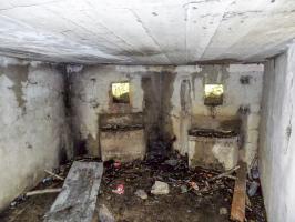 Ligne Maginot - BB59-C - BOIS DE L'HERMITAGE SUD - (Blockhaus pour arme infanterie) - Faces droite, les créneaux Hotchkiss