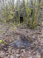 Ligne Maginot - CHARLEMAGNE (QUARTIER DU III / 148° RIF) - (PC de Quartier) - Entrée gauche et du béton par terre