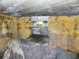 Ligne Maginot - Blockhaus Bb63 - DEVANT JOIGNY - Face gauche, créneau Hotchkiss