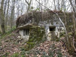 Ligne Maginot - BB67 - WEBES DE MONTCY - (Blockhaus pour arme infanterie) - Créneaux d'observation (Est) et mitrailleuse en flanquement secondaire (Sud-Est)