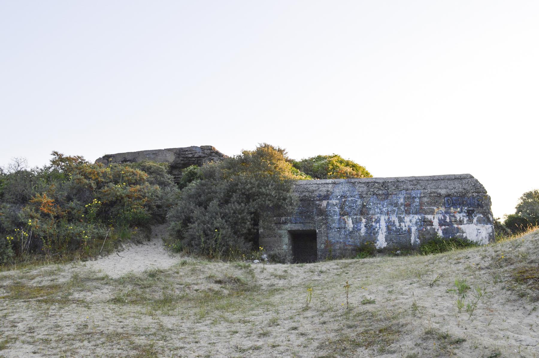 Ligne Maginot - B17 - BORDEAUX - (Blockhaus pour arme infanterie) - Dunes Centre sur la gauche