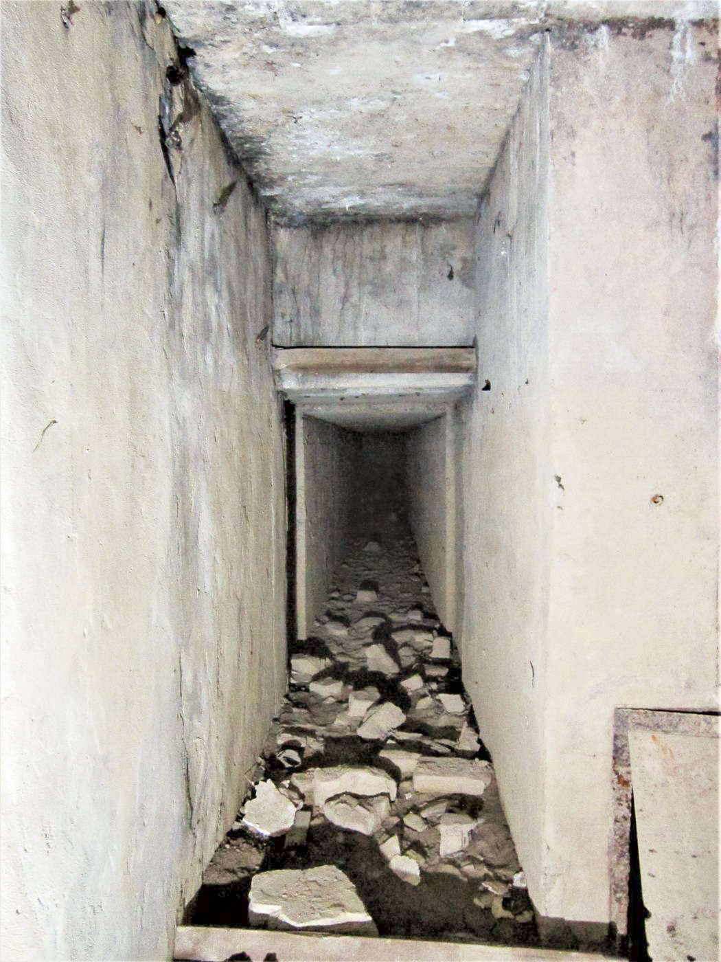 Ligne Maginot - SPORENINSEL - (Casemate d'infanterie - Double) - Extrémité de la galerie d'accès
A droite les niches à mines et grenades