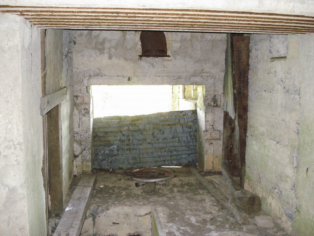 Ligne Maginot - CEZF-15 - CIMETIERE DE MONTIGNY - (Casemate d'infanterie - Double) - L'entrée AC