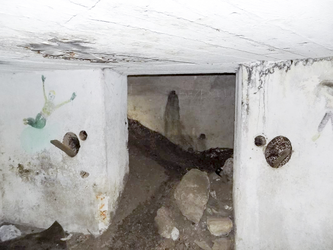 Ligne Maginot - BB52 - MAIRUPT - (Blockhaus pour canon) - L'entrée du bloc