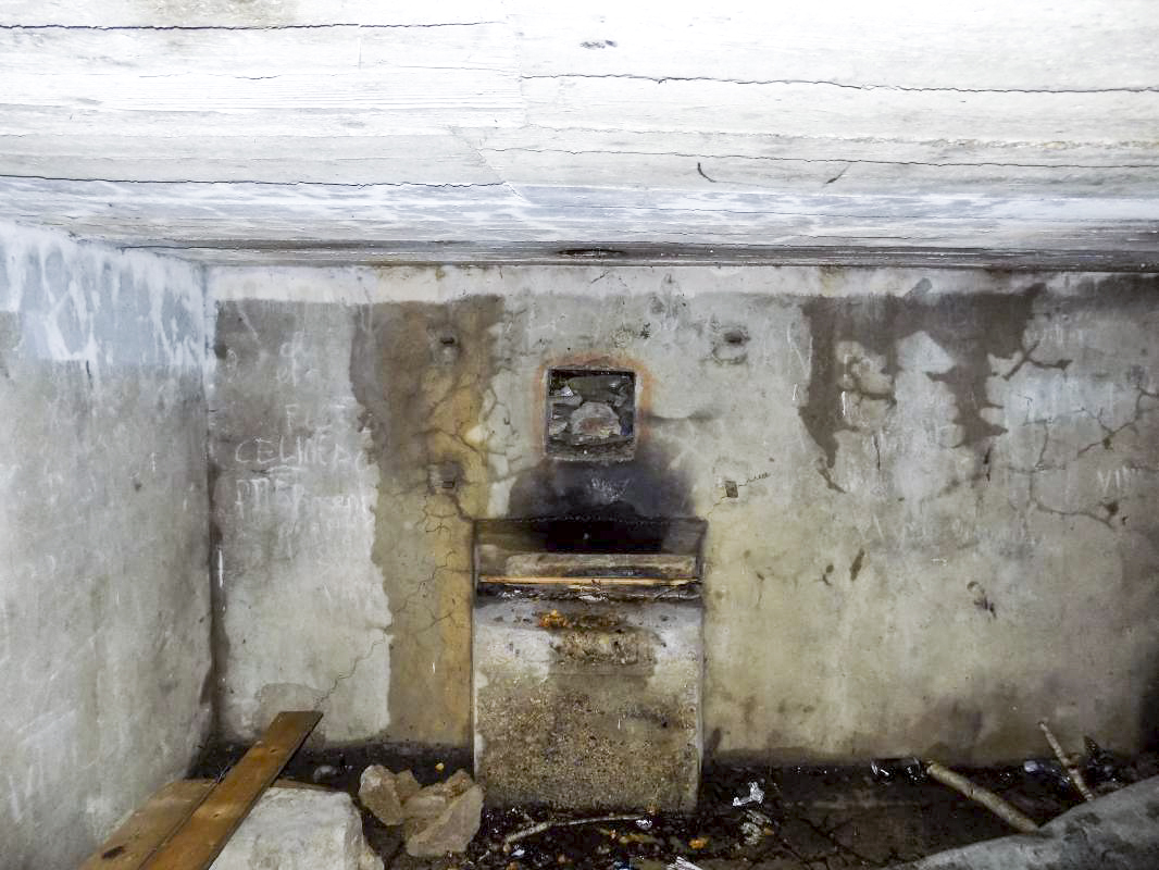 Ligne Maginot - BB59-C - BOIS DE L'HERMITAGE SUD - (Blockhaus pour arme infanterie) - Face frontale, créneau Hotchkiss