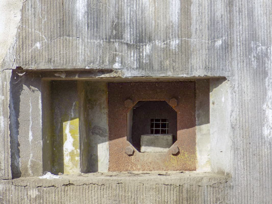 Ligne Maginot - MF3 - C - SORENDAL - (Poste GRM - Maison Forte) - Créneau à gauche