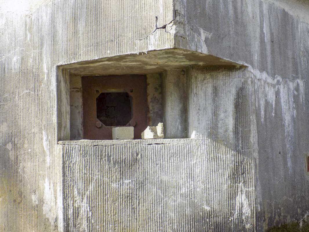 Ligne Maginot - MF3 - C - SORENDAL - (Poste GRM - Maison Forte) - Créneau à droite