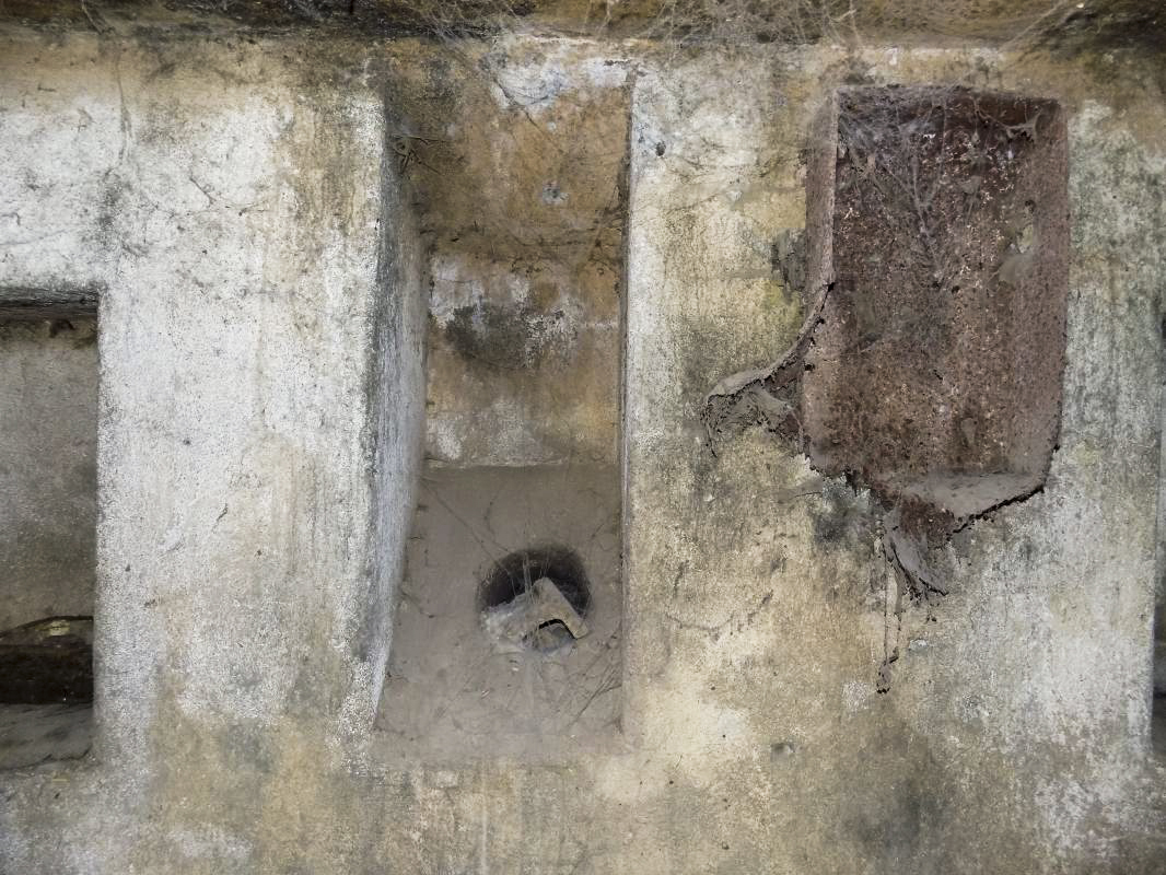 Ligne Maginot - MF3 - C - SORENDAL - (Poste GRM - Maison Forte) - Goulotte à grenades