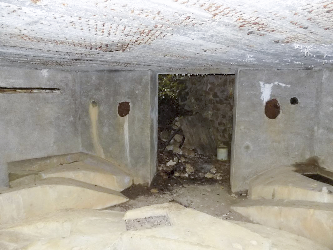 Ligne Maginot - BB82-C - LE HETRE - (Blockhaus pour canon) - Vue vers l'entrée