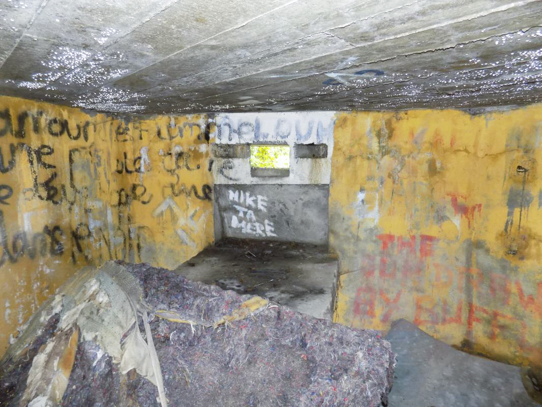 Ligne Maginot - Blockhaus Bb63 - DEVANT JOIGNY - Face gauche, créneau Hotchkiss