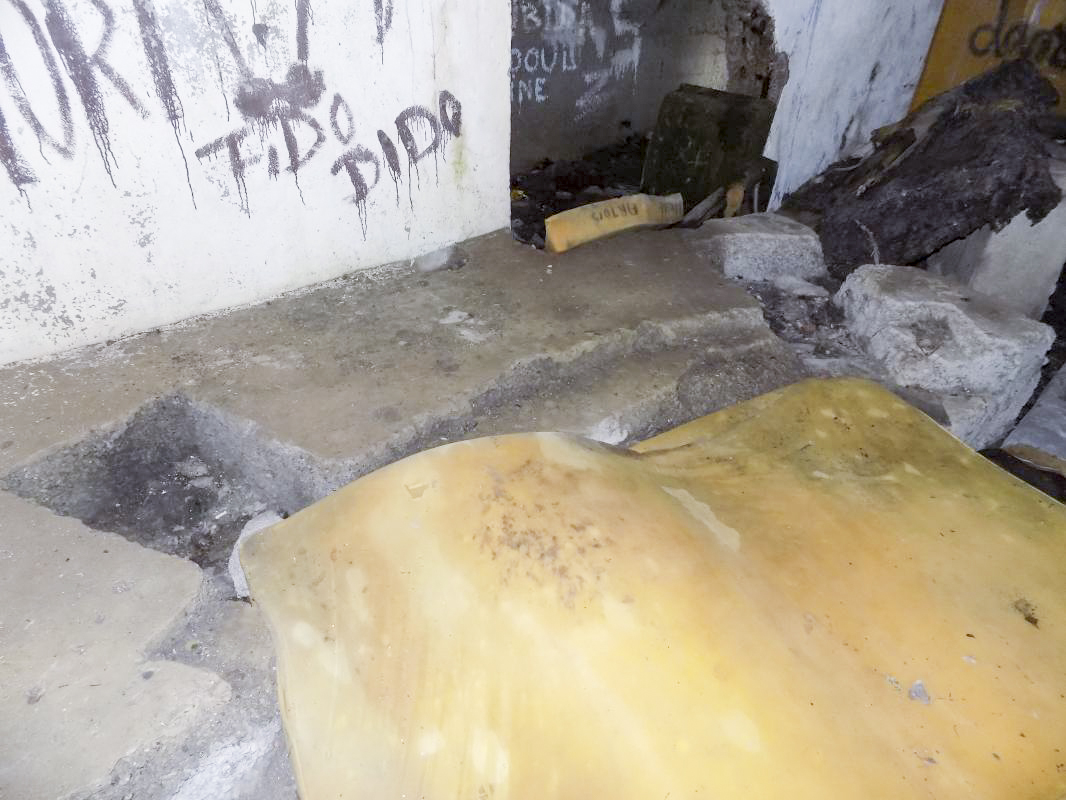 Ligne Maginot - Blockhaus Bb63 - DEVANT JOIGNY - Les réservations pour les bêches du canon antichar