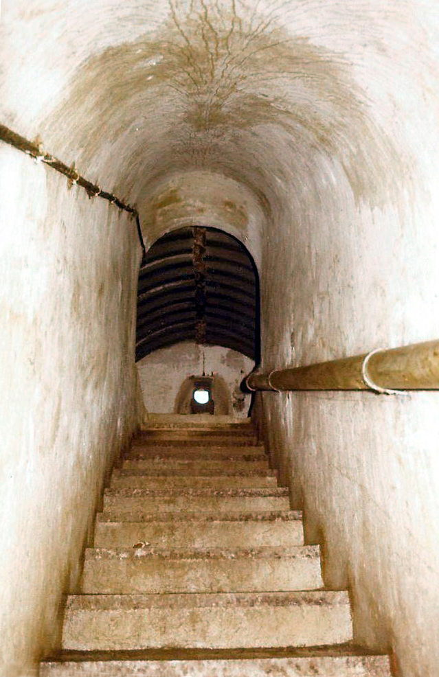 Ligne Maginot - SELOGES - (Ouvrage d'infanterie) - BLoc 4
L'escalier donnant accès au bloc - Jean-Bernard Wahl