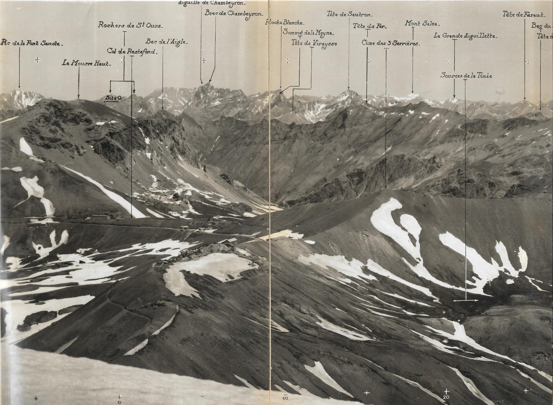 Ligne Maginot - RESTEFOND - (Ouvrage d'artillerie) - Photo du chantier en 1937, prise de la cime de la Bonnette, avec les installations de coulée de béton du B6, les B3 et B4 achevés et en arrière plan l'abri actif de COL de RESTEFOND - Génie