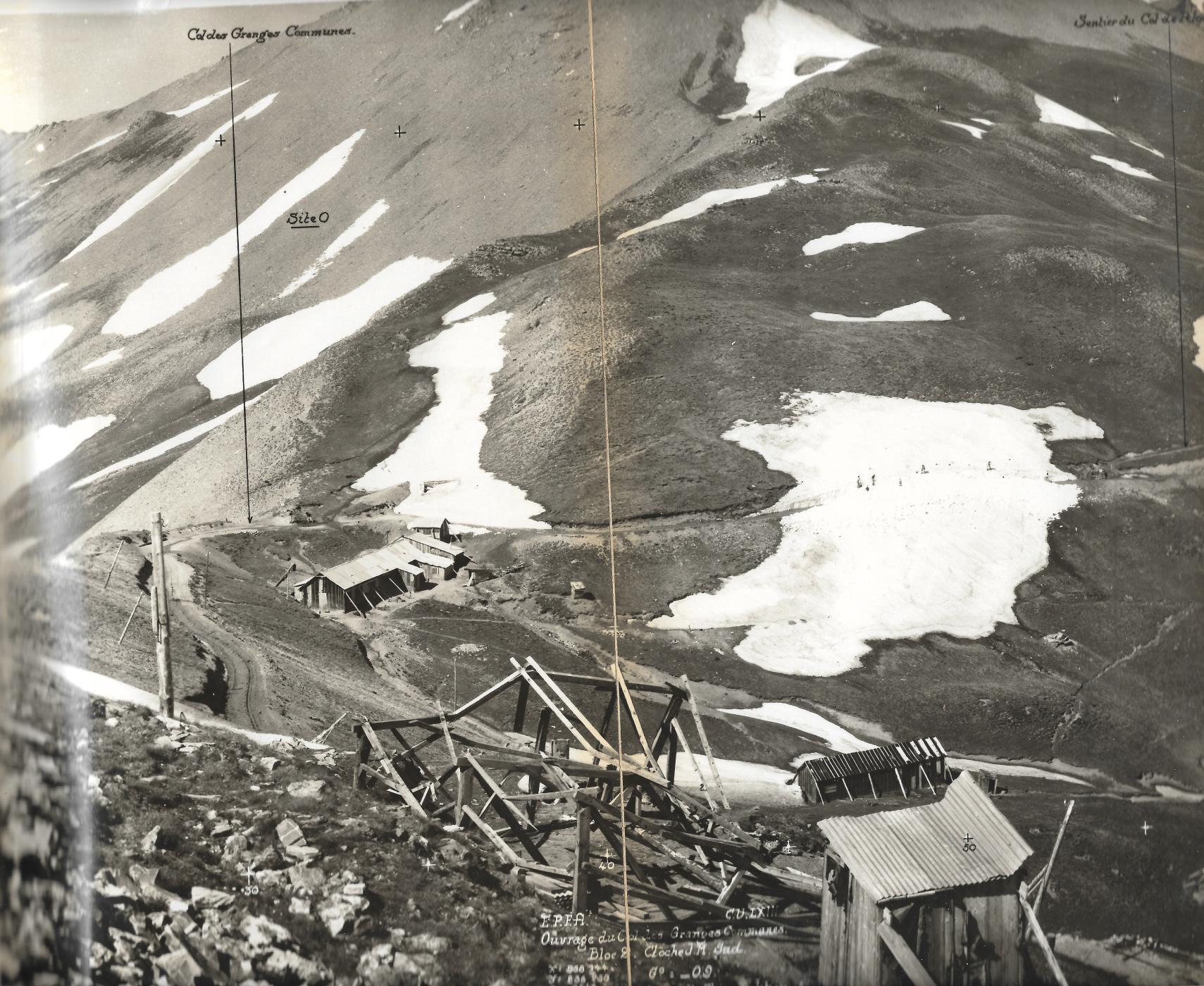 Ligne Maginot - GRANGES COMMUNES - (Ouvrage d'infanterie) - Photo du chantier en 1937, prise du sommet de l'ouvrage vers le col de Granges Communes - Génie