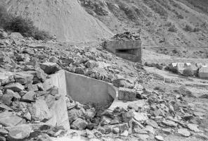 Ligne Maginot - LE PRA (LP)  - (AVANT POSTE) - (Ouvrage d'infanterie) - Bloc 5 (bloc observatoire) et en premier plan un emplacement de mortier semble-t-il