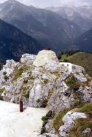 Ligne Maginot - CONCHETAS - CONQUET (OC) - (Ouvrage d'infanterie) - Blocs 5 au premier plan, bloc 4, l'observatoire et bloc 3.
A l'arrière plan le vallon du Boréon, territoire italien à l'epoque.