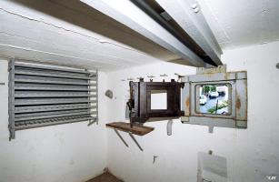 Ligne Maginot - PONT SAINT LOUIS (BARRAGE RAPIDE) - (Blockhaus pour canon) - Le créneau pour canon antichar de 37mm, interchangeable avec un jumelage de mitrailleuses Reibel MAC31