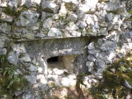 Ligne Maginot - CASTES RUINES (CR) - (Ouvrage d'infanterie) - Bloc 3
Premier créneau