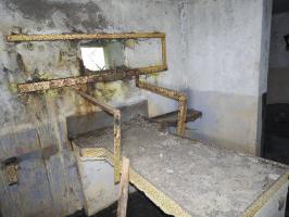 Ligne Maginot - BB38 - (Blockhaus pour canon) - La table de tir et le support de la mitrailleuse.