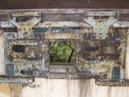 Ligne Maginot - BB38 - (Blockhaus pour canon) - Le volet blindé coulissant du créneau anti-char. 