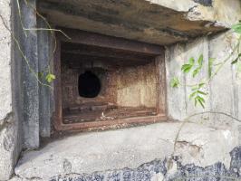 Ligne Maginot - BB45 - (Blockhaus pour canon) - Le créneau pour la mitrailleuse Hotchkiss.