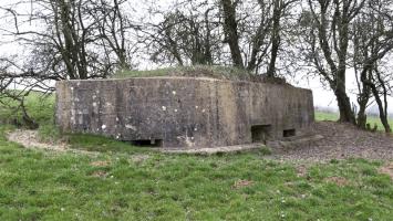 Ligne Maginot - BB79-A - LA GROSSE BORNE - (Blockhaus pour canon) - De droite à gauche, créneaux pour mitrailleuse, canon AC et FM.