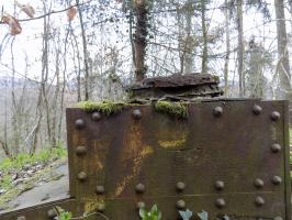 Ligne Maginot - SAUER (OBSERVATOIRE FT RADIO DE) - (Observatoire d'infanterie) - Détails de l'observatoire, trace de camouflage et gros plan sur le boulonnages