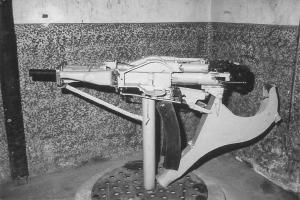 Ligne Maginot - ANZELING - A25 - (Ouvrage d'artillerie) - Le support d'armes mixtes de la tourelle alors exposé au Zeiterholz