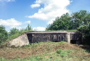 Ligne Maginot - AB28 - (Blockhaus pour canon) - Le blockhaus avant nettoyage en 2004
