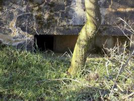 Ligne Maginot - 74 - RAVIN DE BRAVAUX - (Blockhaus pour arme infanterie) - Face frontale, créneau droite