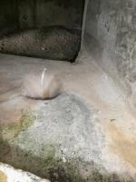 Ligne Maginot - LA COLETTA - (Blockhaus pour arme infanterie) - L'ouverture de droite ne semble pas être un créneau de tir, à l'intérieur on peut penser a une vasque avec évacuation.