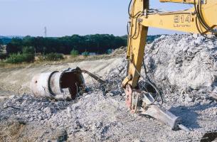Ligne Maginot - QUATRE VENTS NORD - C74 - (Casemate d'infanterie - Simple) - Les travaux de destruction partielle de 2003... Exit la cloche AM !