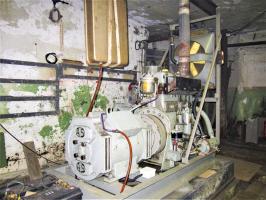 Ligne Maginot - EINSELING - A36 - (Ouvrage d'infanterie) - Etage inférieur
L'usine électrique
Le moteur installé, qui n'est pas d'origine, est de la marque 'DOG' fabriqué par les établissements Irat & Cie dans les années 1950