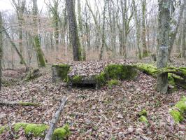 Ligne Maginot - BB42-D - (Blockhaus pour arme infanterie) - L'unique créneaux vers la droite.