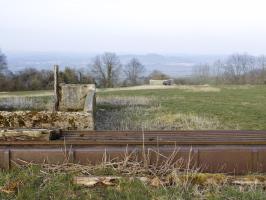 Ligne Maginot - 1B - VAUX LES MOUZON EST - (Blockhaus pour canon) - Vue de bloc et d'une structure étrange, - militaire?