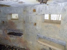 Ligne Maginot - 3B - FERME LA FOLIE OUEST - (Blockhaus pour arme infanterie) - Créneau Hotchkiss central à gauche, et créneau Hotchkiss droite