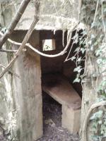 Ligne Maginot - 6B - LES NASSES EST - (Blockhaus pour arme infanterie) - Entrée du bloc et créneau pour mitrailleuse Hotchkiss de gauche.