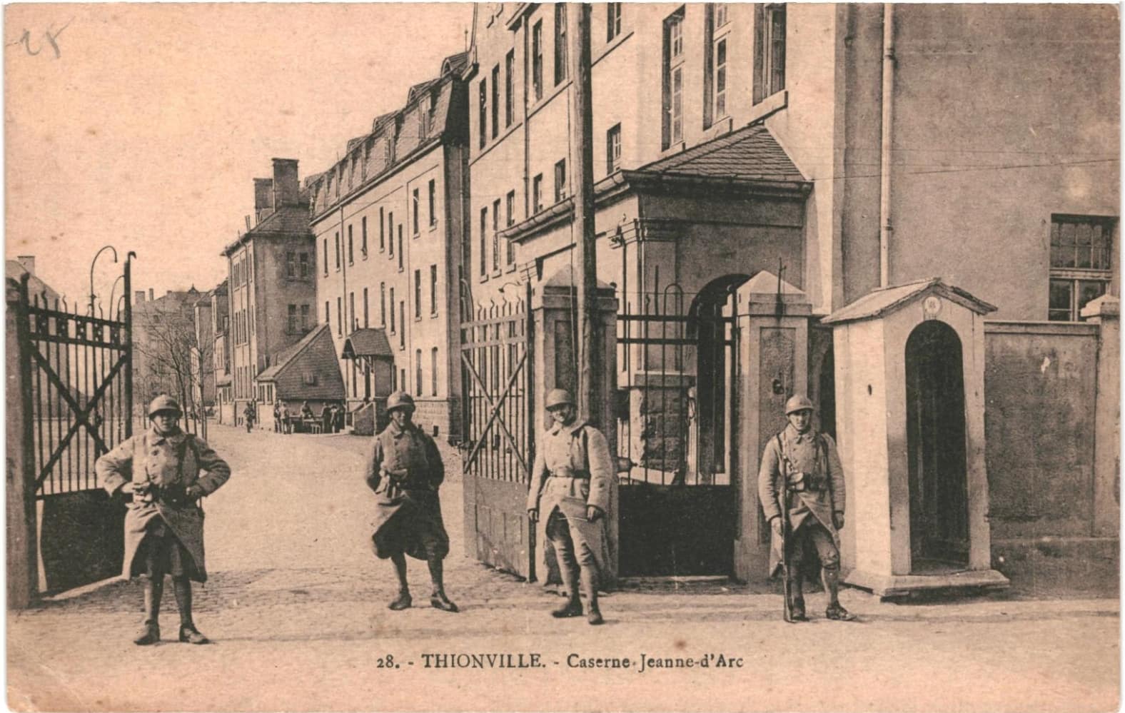Ligne Maginot - Caserne Jeanne d'Arc - Entrée du quartier Jeanne d'Arc
Carte postale 