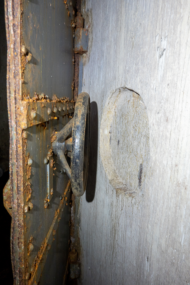 Ligne Maginot - MICHELSBERG - A22 - (Ouvrage d'artillerie) - Bloc 6
Porte étanche de la cloche GFM - Michel Teiten