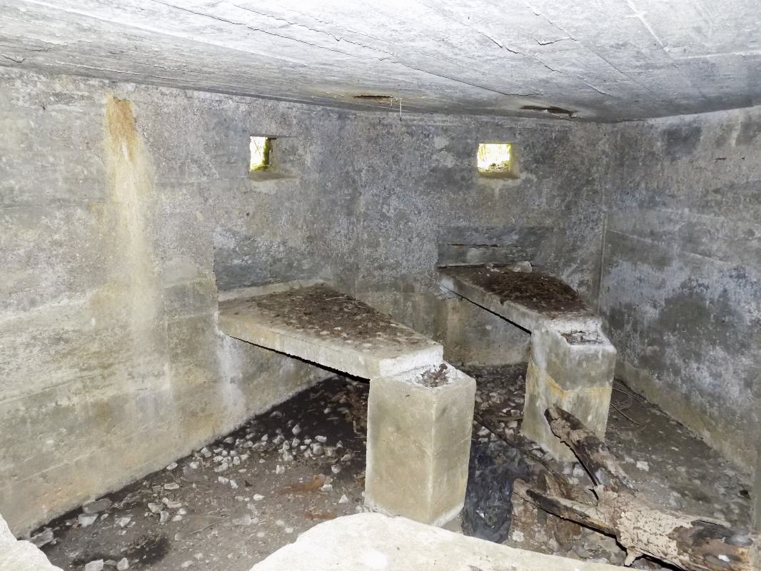 Ligne Maginot - 24A - BOIS DE FLIZE EST - (Blockhaus pour canon) - Les créneaux Hotchkiss de faces frontale et frontale/droite.