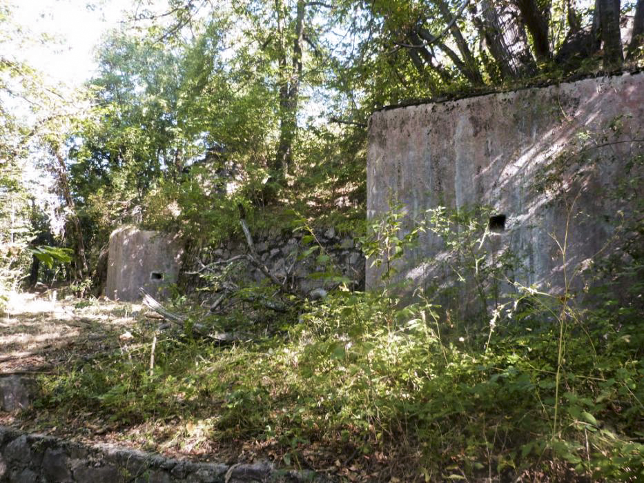 Ligne Maginot - PLANET - (Ouvrage d'infanterie) - Les deux blocs d'entrée et le mur de soutenement les reliant