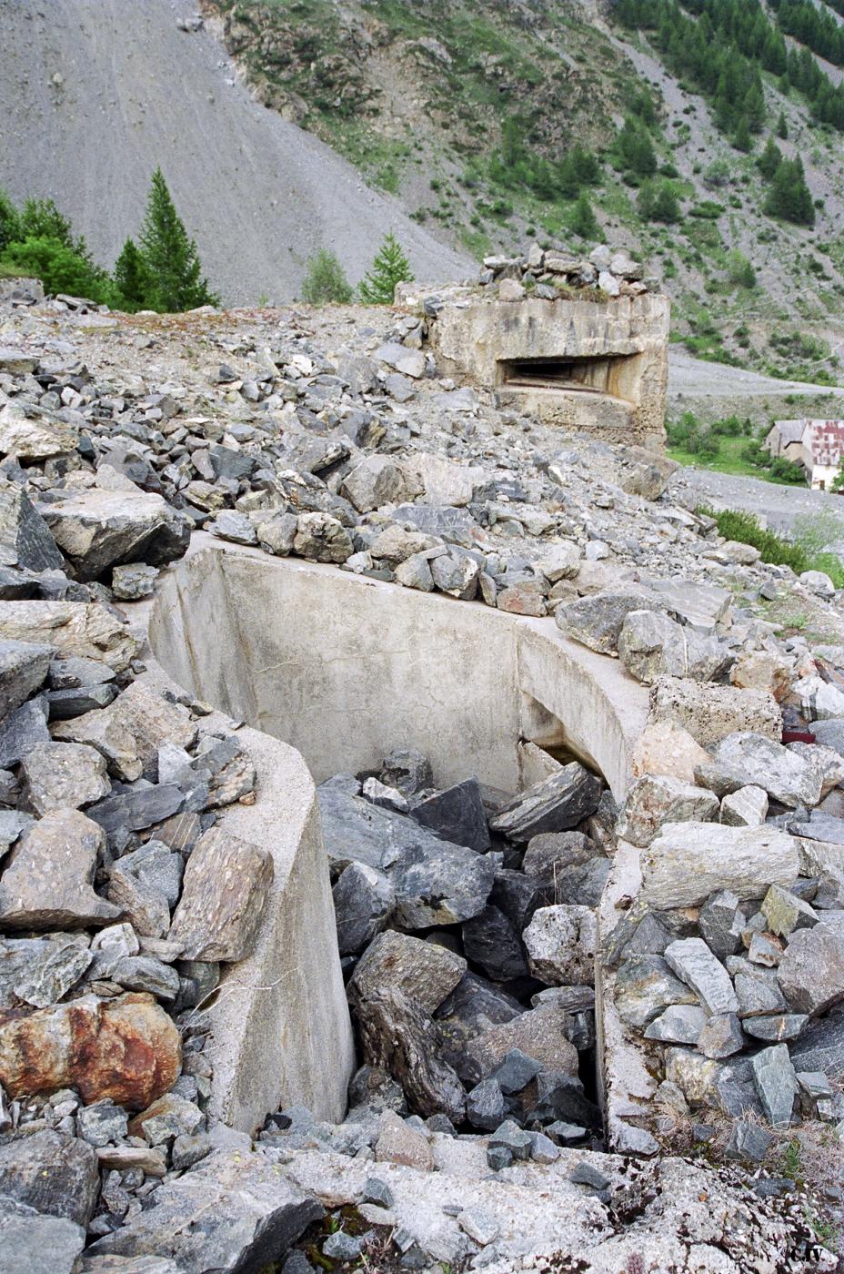 Ligne Maginot - LE PRA (LP)  - (AVANT POSTE) - (Ouvrage d'infanterie) - Emplacement pour mortier sur les dessus du bloc 2 - Lia VERMEULEN
