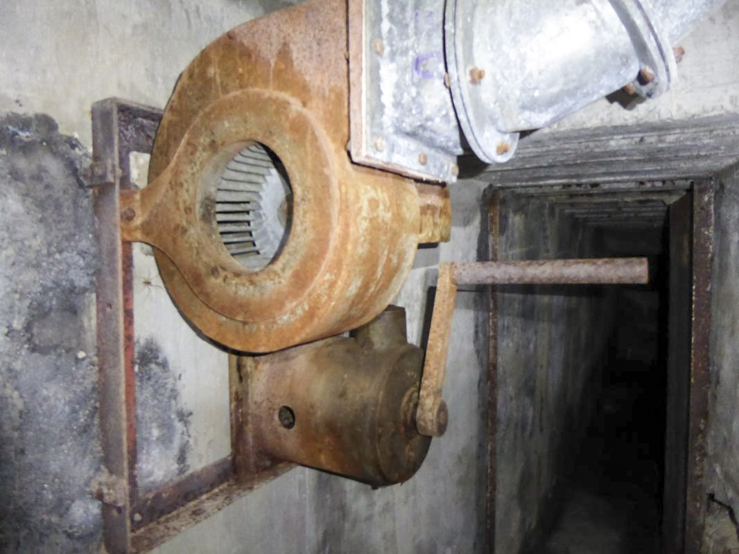 Ligne Maginot - LE PRA (LP)  - (AVANT POSTE) - (Ouvrage d'infanterie) - Le casernement
Ventilation manuelle
